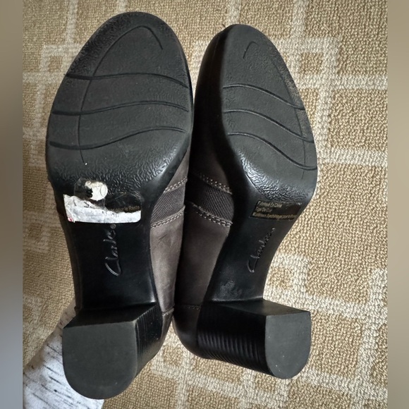 Clarks Brown Leather Slip-On Block Heel Booties Elastic Comfort Shoes Size 6 - Picture 6 of 12